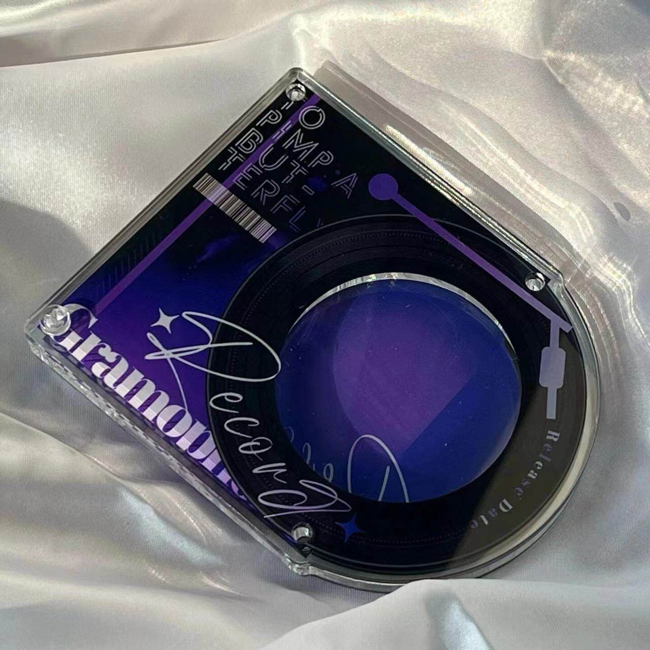 アクリル缶バッジケース｜缶バッジ収納・ディスプレイ・アニメグッズ・高見え・おしゃれ・推し活・レコードプレーヤー・アクリルフレーム|undefined