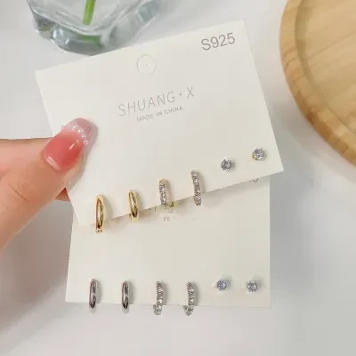 ミニフープピアス｜ラインストーン付き・シンプル・日常使い・デザイン性・つけっぱなしOK・重ね付け・万能