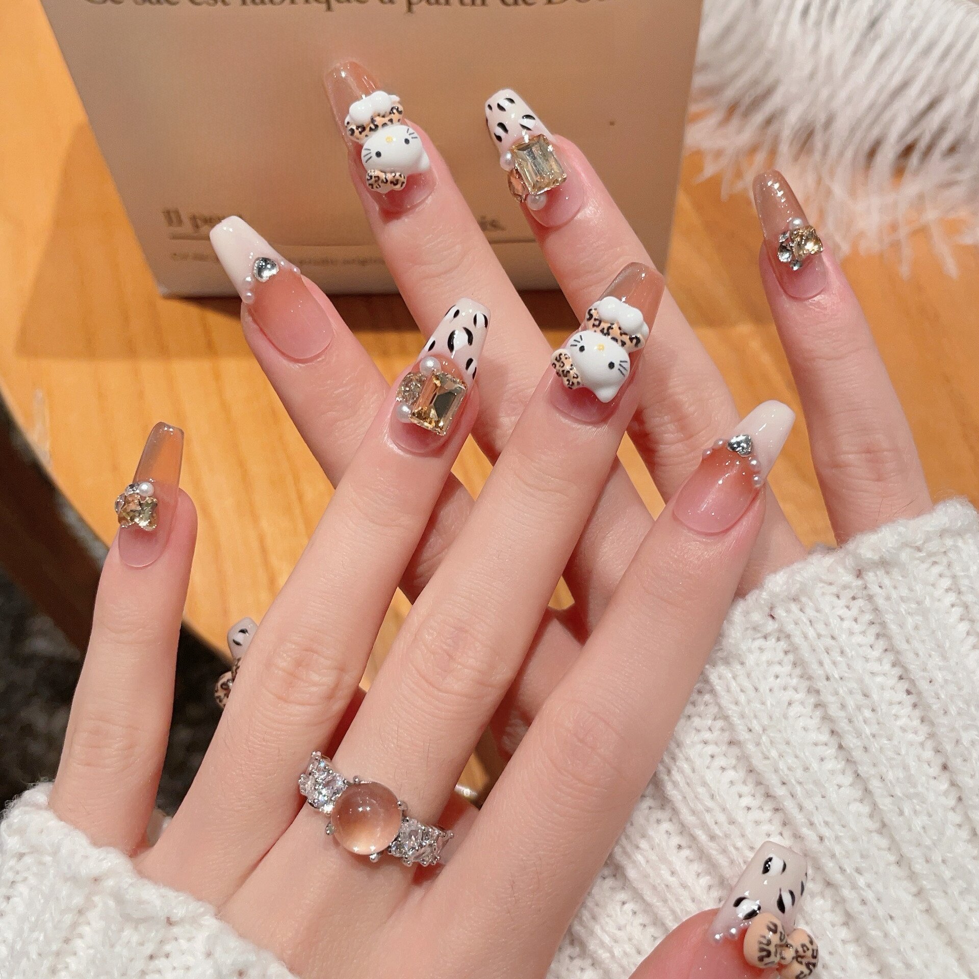 ネイルパーツ｜つけ爪・ハンドメイド・琥珀色・猫目・バタフライ結び・ネイルチップ・上品・美白効果|undefined