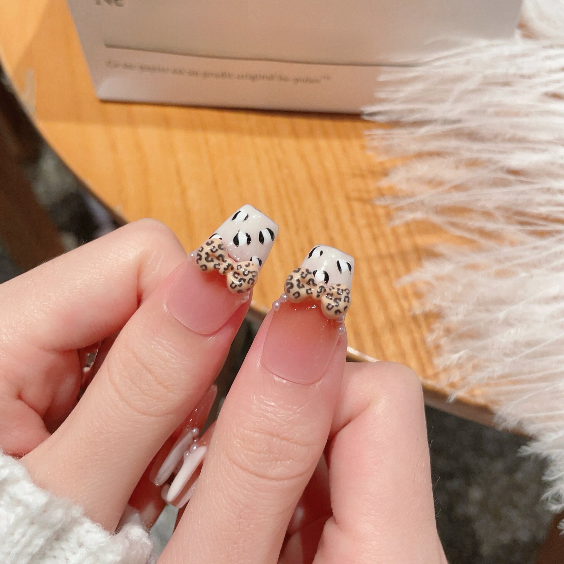 ネイルパーツ｜つけ爪・ハンドメイド・琥珀色・猫目・バタフライ結び・ネイルチップ・上品・美白効果|undefined
