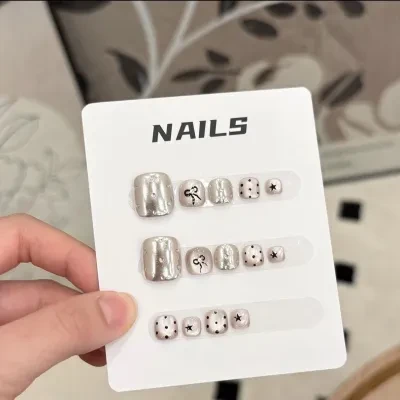 Orange.Nail フットネイルチップ｜手作り・ホワイト・ネイルチップ・つけ爪・上品・おしゃれ