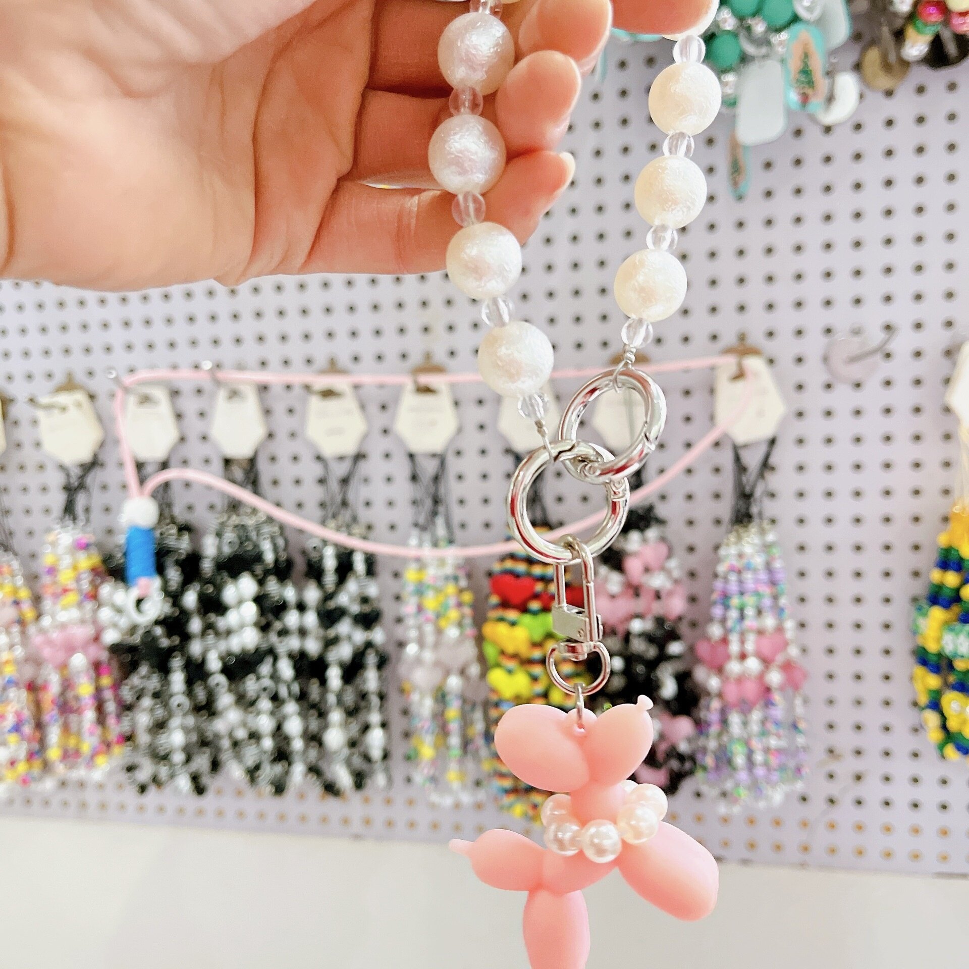 キーホルダー｜スマホケースチェーン・AirPodsケースアクセサリー・パールチェーン・バルーンイヌ・DIY・ビーズ・しわ加工・可愛い・ガーリー|undefined