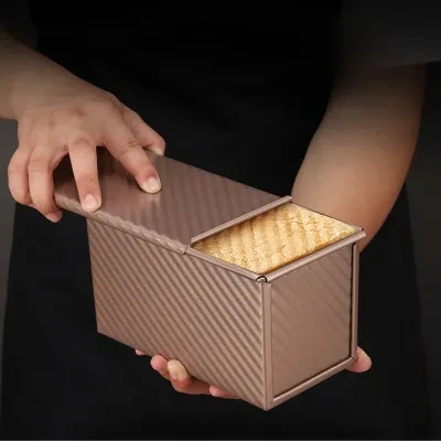 motto 蓋付き食パン型｜炭素鋼・波紋加工・製菓道具・パン焼き型・ケーキ型・ゴールド・高級感