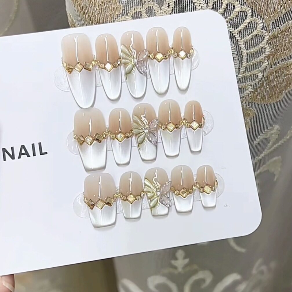 ネイルチップ｜手作り・秋・新作・蝶デザイン・クールかわ|undefined