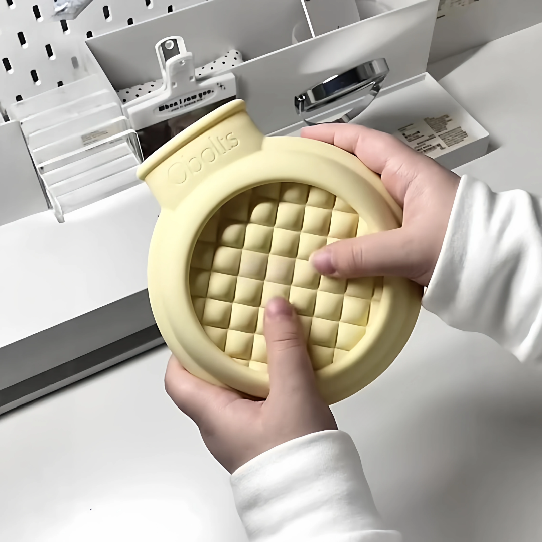 湯たんぽ｜シリコン製・お湯入れ式・ぬいぐるみカバー付き・パイナップルパン型・秋冬新作・防寒・あったかグッズ|undefined