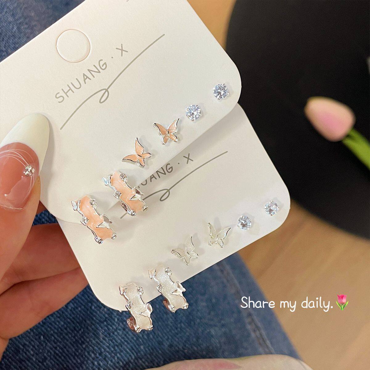 Cカーブピアス｜バタフライモチーフ・ドロップオイル・レディース・おしゃれ・甘め・万能|undefined