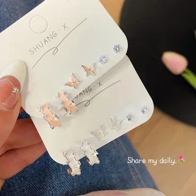 YOOYOOTOWN Cカーブピアス｜バタフライモチーフ・ドロップオイル・レディース・おしゃれ・甘め・万能