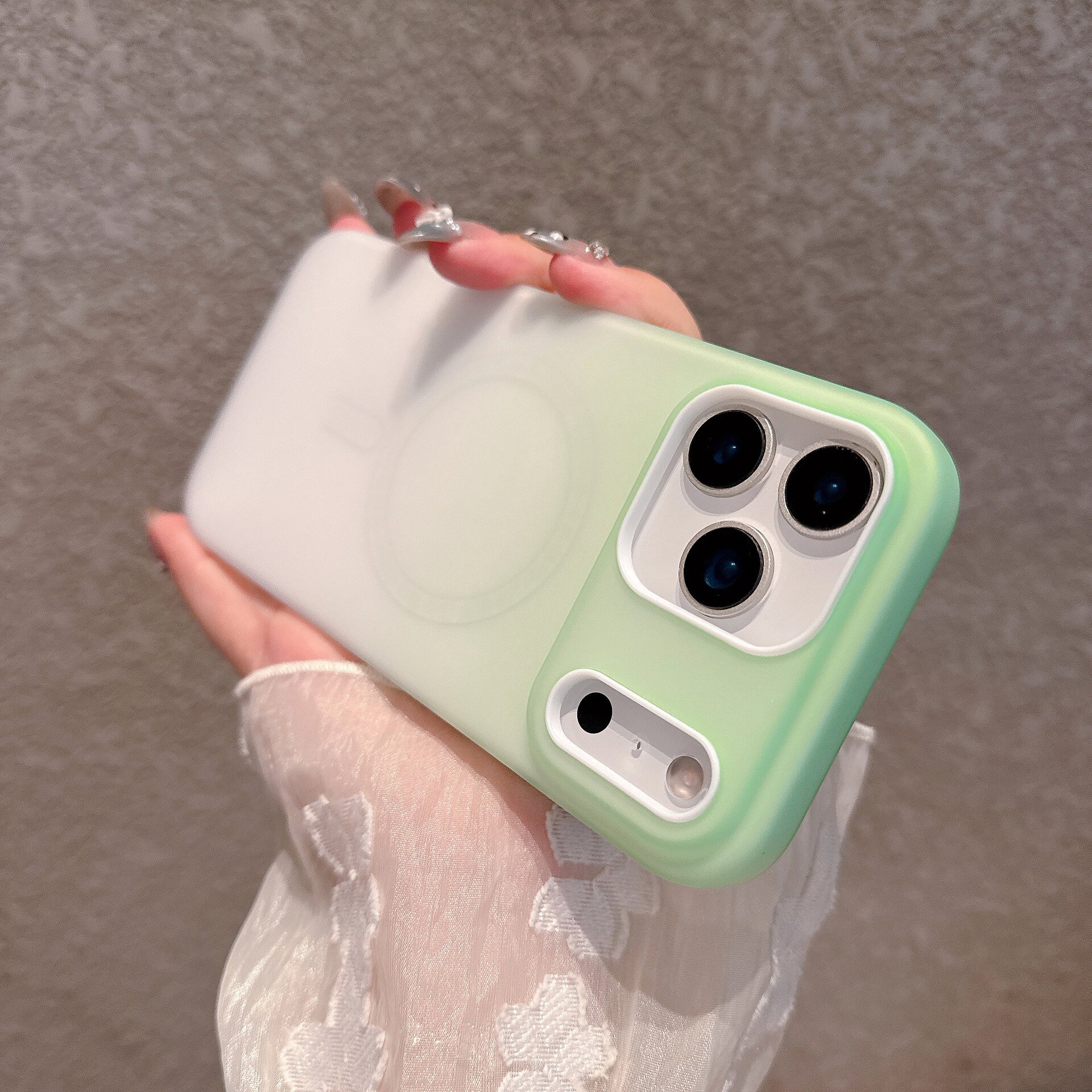 iPhoneスマホケース｜グラデーション・マグネット内蔵・半透明・おしゃれ・保護カバー・iPhone 17 Pro Max/16/15対応|undefined