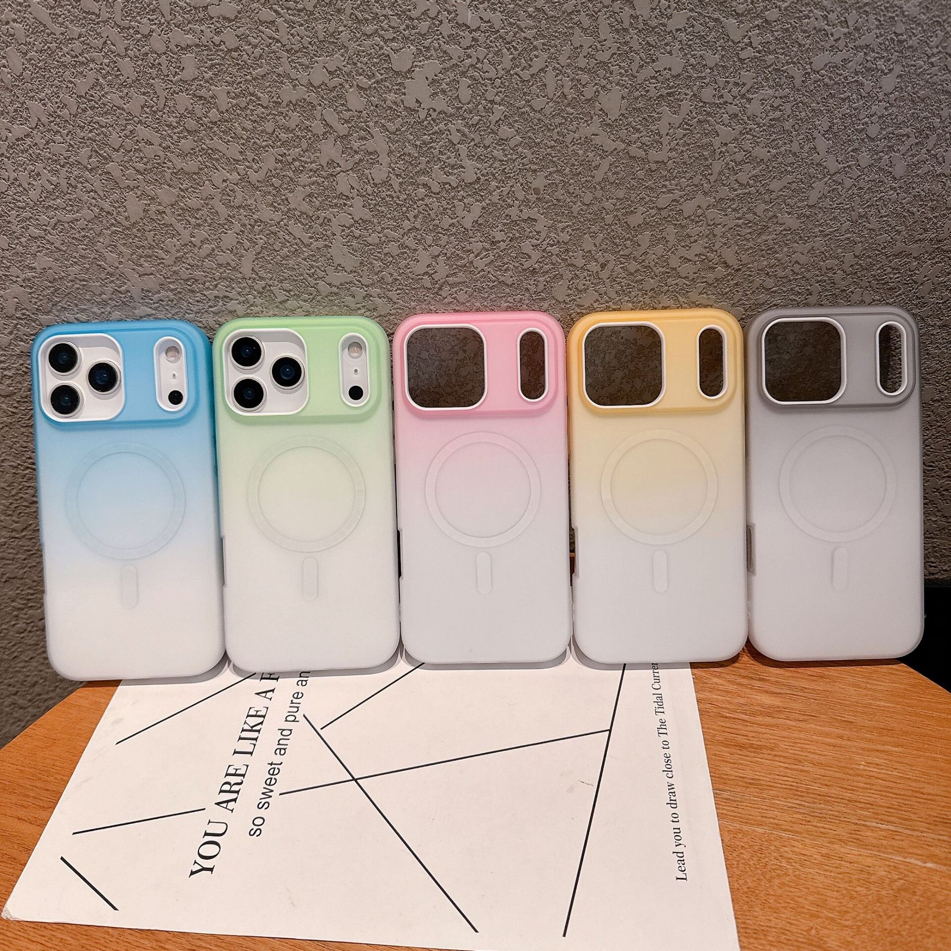 iPhoneスマホケース｜グラデーション・マグネット内蔵・半透明・おしゃれ・保護カバー・iPhone 17 Pro Max/16/15対応|undefined