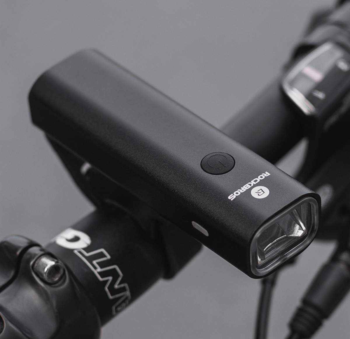 自転車用ヘッドライト｜スナップオンデザイン、三つのモードを自由に切り替え、携帯性と耐久性に優れる！