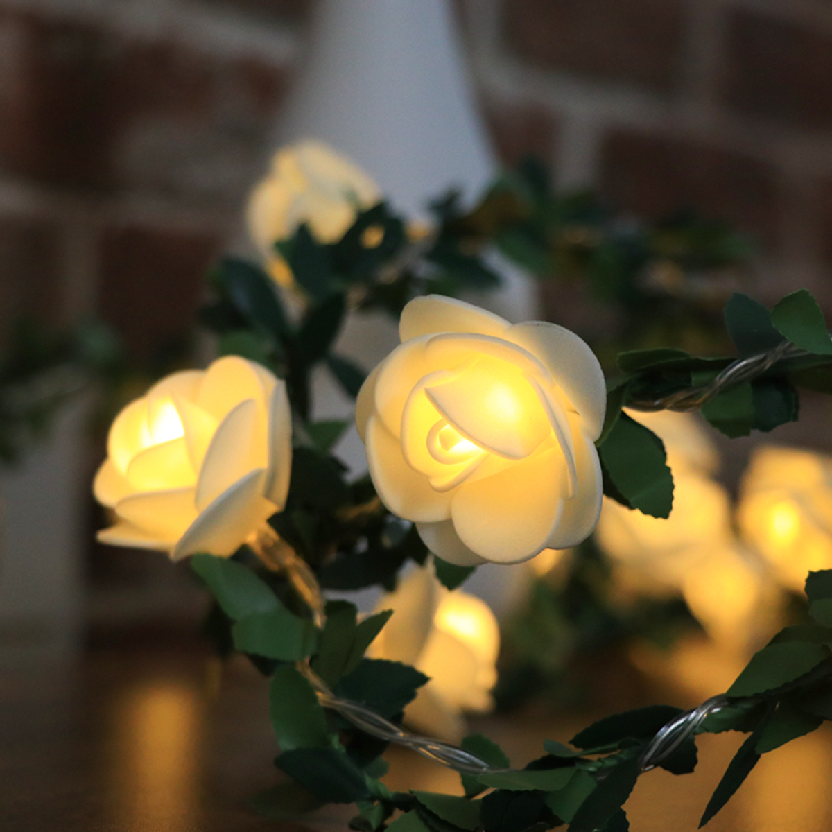 薔薇のイルミライト｜温かみのある白いライトで ロマンチックな雰囲気を演出！|undefined