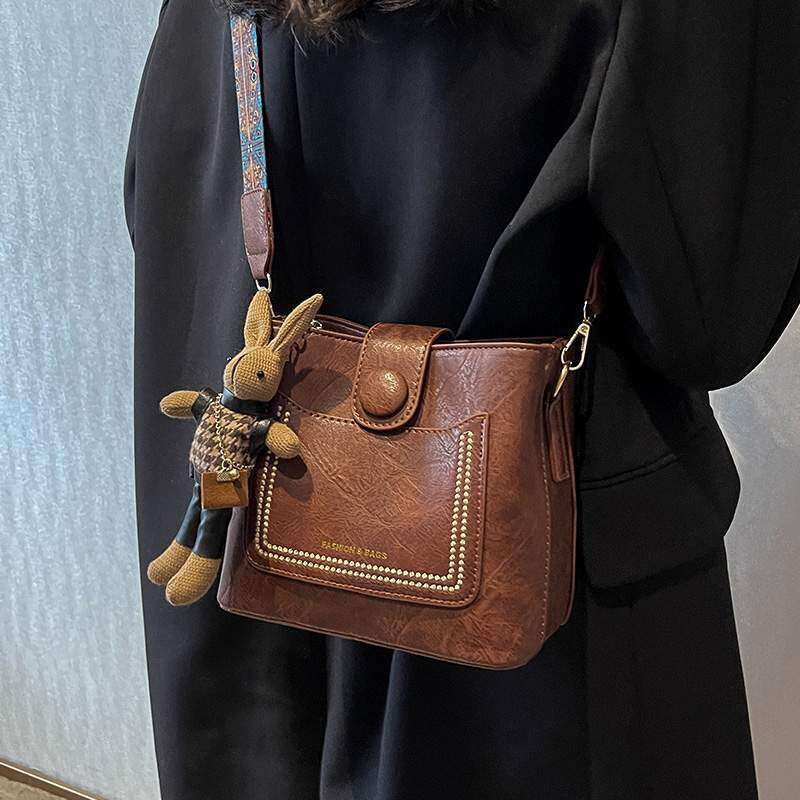 斜めがけバッグ｜肩掛け・軽量・ボタン付き・通学/通勤/旅行・秋冬人気・レトロ・おしゃれ|undefined