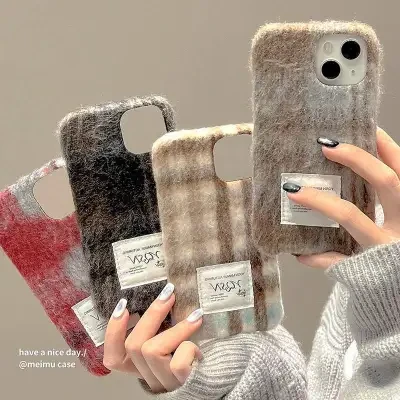 ワクワク広場 iPhoneスマホケース｜チェック柄・落下防止・全面保護カバー・モフモフ・冬にピッタリ
