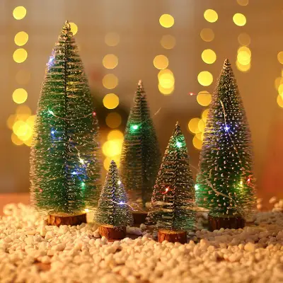 ミニサイズのクリスマスツリー｜デスクトップ装飾品・オフィス・クリスマスギフト・デコレーション・松の木・イルミネーション