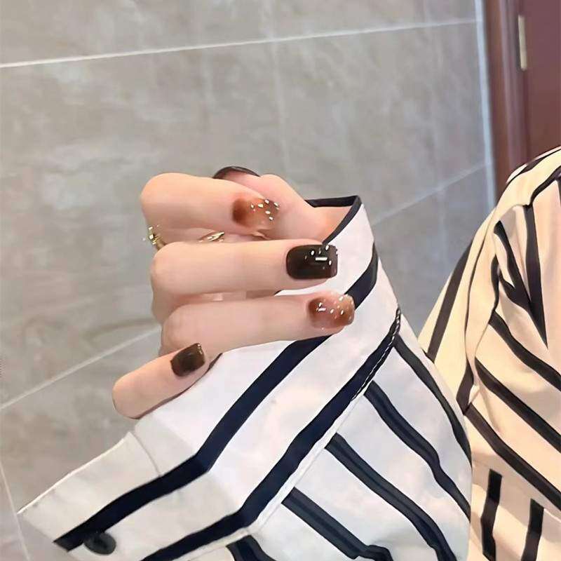 ネイルチップ｜タイダイ・ネイルアート・秋冬・シンプル・手が白く映える・取り外し可能・完成品・着用・ショートタイプ・フェイクネイル|undefined