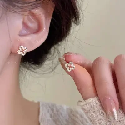 ピアス｜クローバー・S925シルバーピン・デリケート・大人女性・新作・コンパクト・アクセサリー