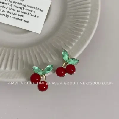 Hyacinth 【チェリー】イヤリング｜女性・秋冬・可愛い・耳穴なし・レッド・イヤーアクセサリー