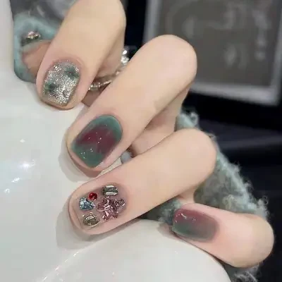 ダイヤモンド・ネイルアート・かわいい・ぼかし染め・爆閃・完成品・華やか・ショートタイプ・緑色・カーネリアン