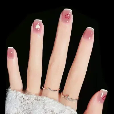甲・ネイル・ネイルアート・ホワイトニング・完成品・取り外し可能・透き通るピンクのハート・着用・ショートタイプ