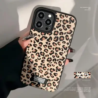「iPhone多機種対応」ヒョウ柄 秋冬向け スマホケース ｜合成皮革・ソフトタイプ・iPhone15/14/13/12/11