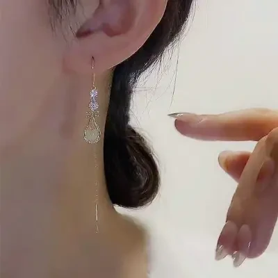 ピアス｜イヤーライン・レディース・流れる飾り・ユニーク・気品・イヤーピアス