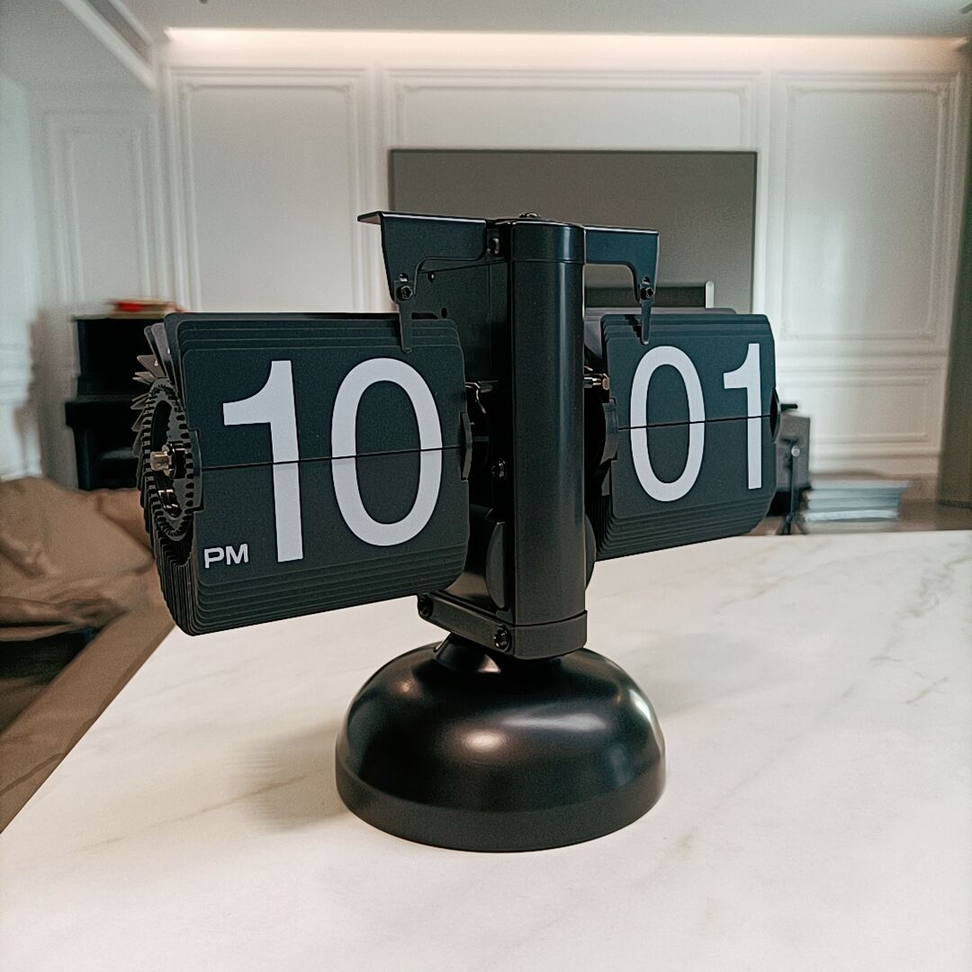 『人気応援商品』自動ページめくり時計｜オランダのデザイナー発！歯車式、レトロな外観を持って、 60秒毎に文字盤が自動でめくれます！