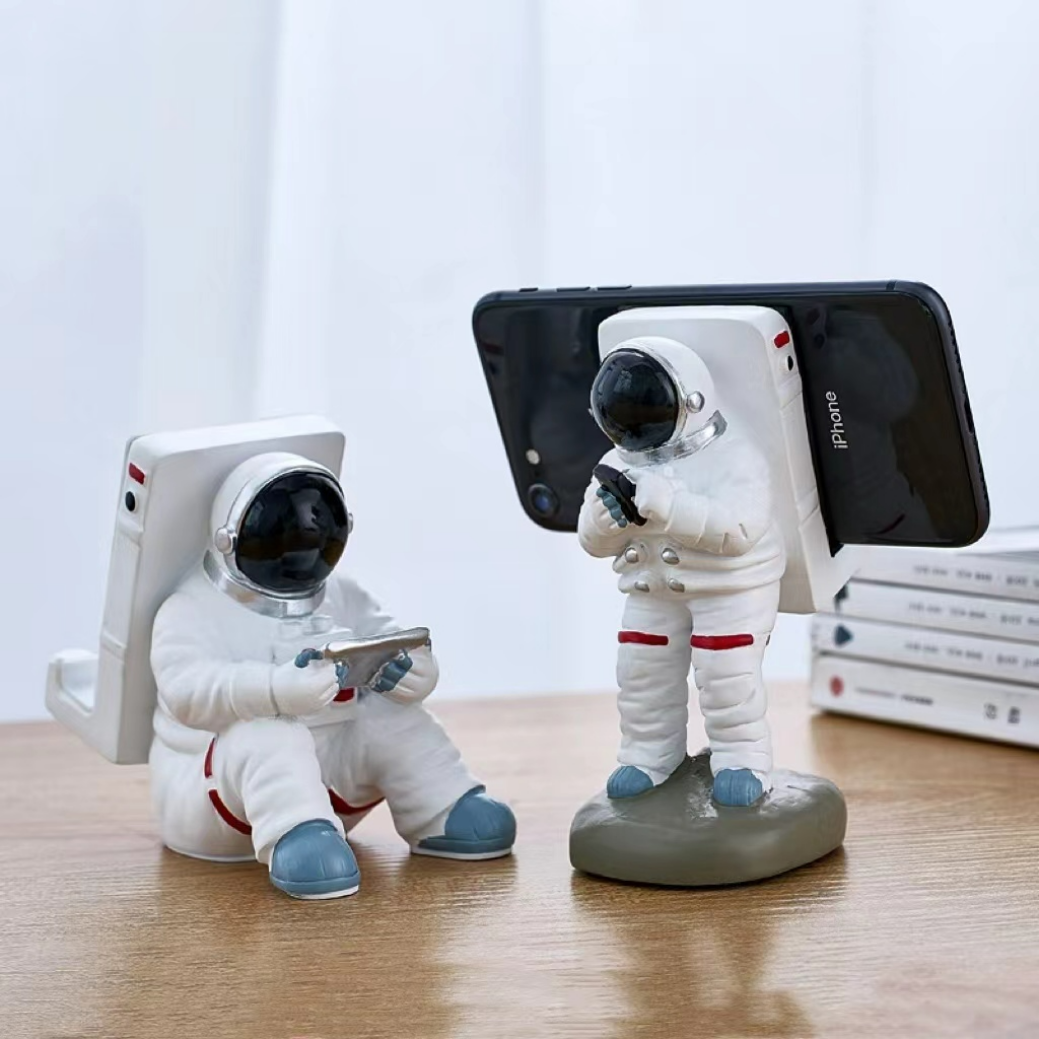 宇宙飛行士スマホスタンド｜萌える設計で、可愛くて気持ちも楽になり、プレゼントとしてもおすすめです