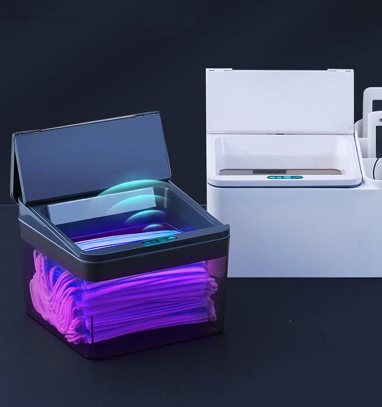 紫外線消毒ボックス｜蓋を閉めると自動で除菌され、消毒と収納が一体となったアイテム。