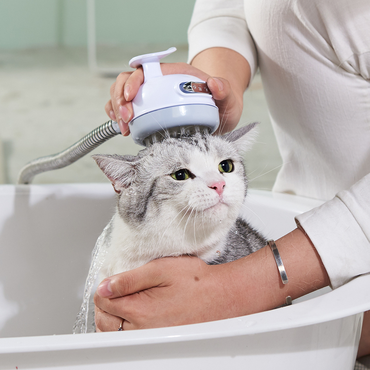 『人気応援商品』ペットシャワーヘッド｜ブラシ機能でシャワーとコーミングを一度に、ペットのバスタイムを快適に。