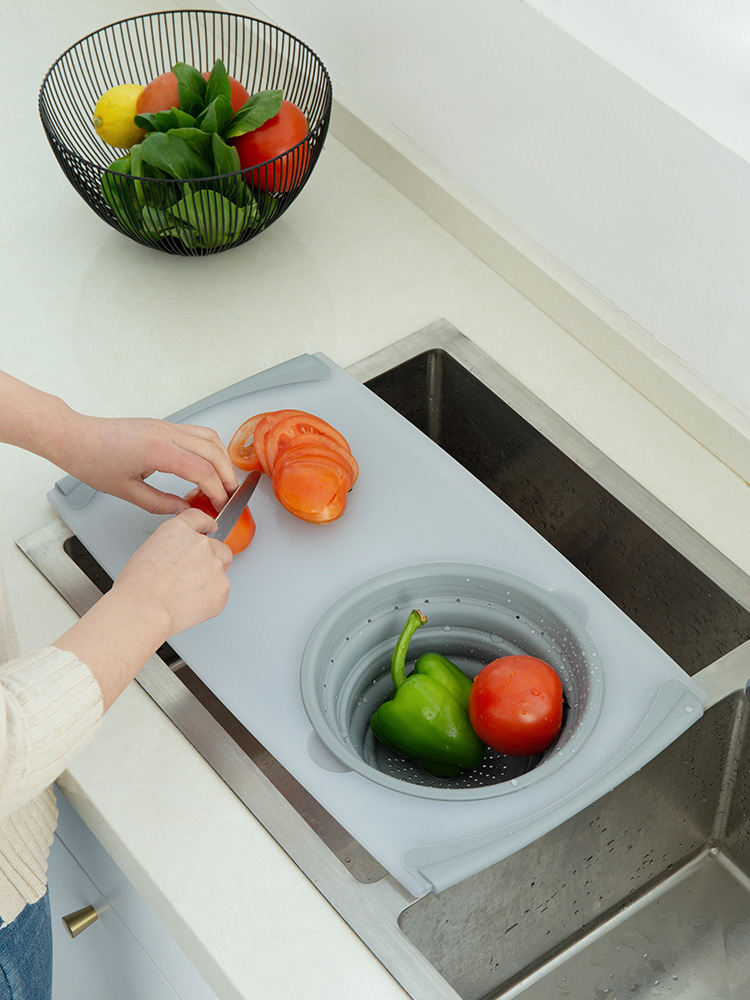 『人気応援商品』ザル付きまな板｜まな板とザルの一体仕様、野菜を洗うのも切るのも簡単、省スペース
