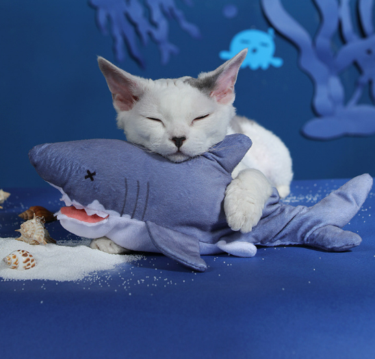 『人気応援商品』ペット用魚の電動おもちゃ｜サメのキュートなデザイン。1回の充電で150回ジャンプするので猫の本能を呼び覚ます最高のアイテム♪