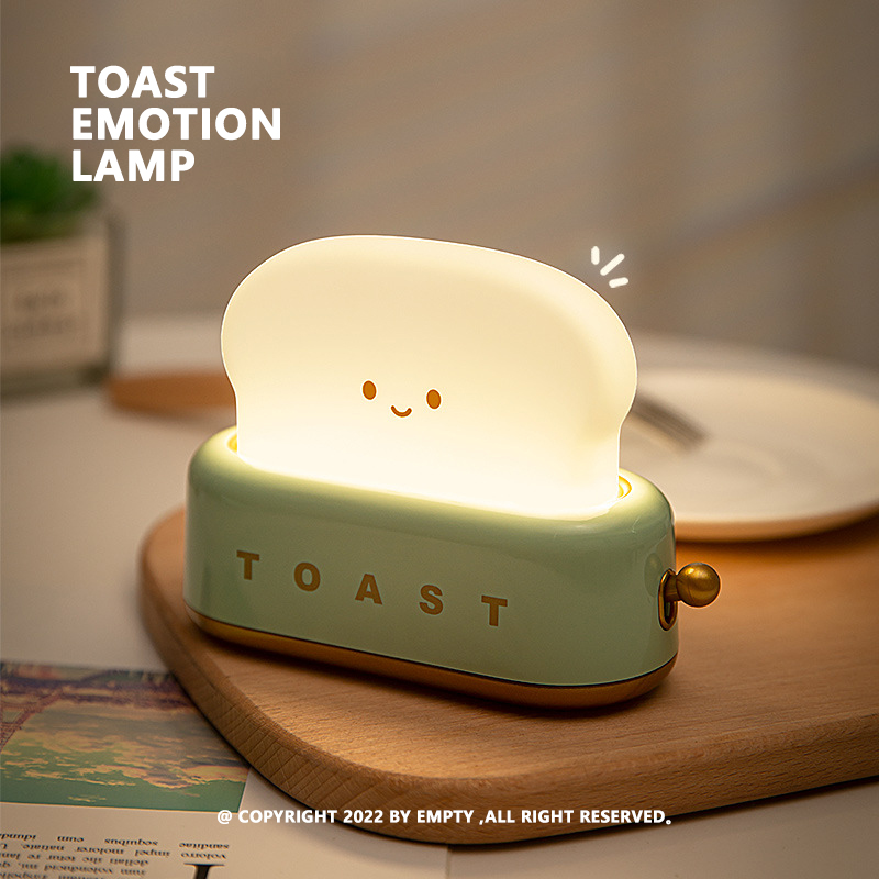 【7sGoodチョイス！】トーストナイトライト｜かわいいトーストで、毎晩を温かく照らしてくれる