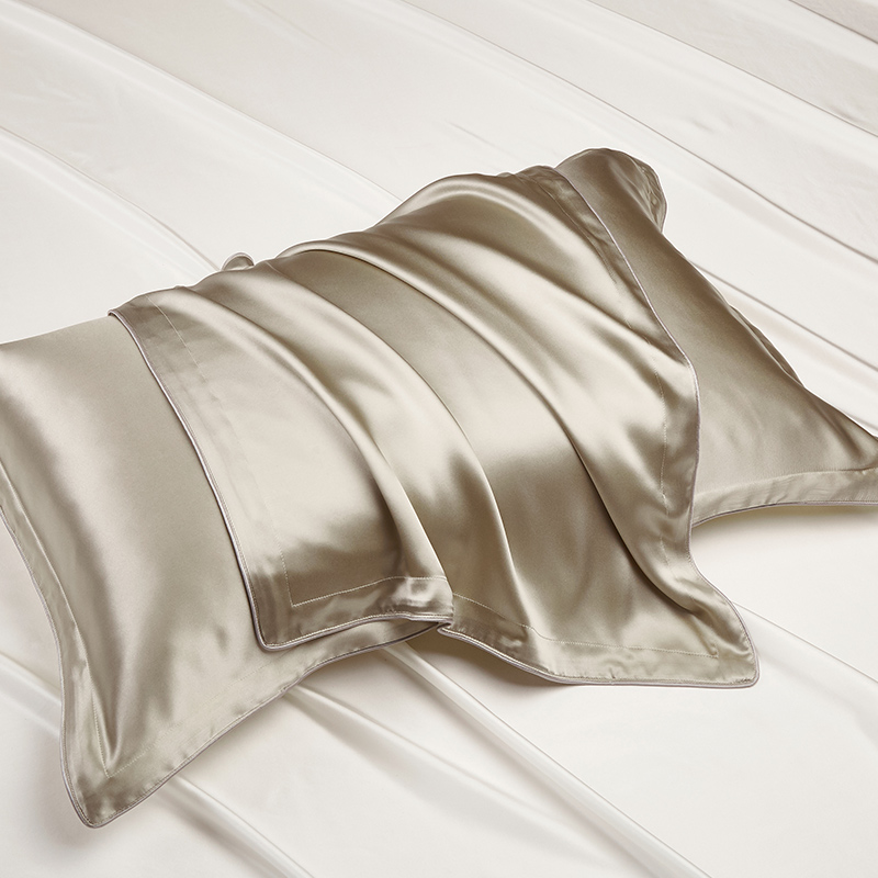 『おプレゼントとしても最適のシルク枕カバー』シルク枕カバー│敏感肌の方にもご安心に利用できる・吸湿性・放湿性・通気性にも富んでいる・６A高品質・封筒式枕カバー