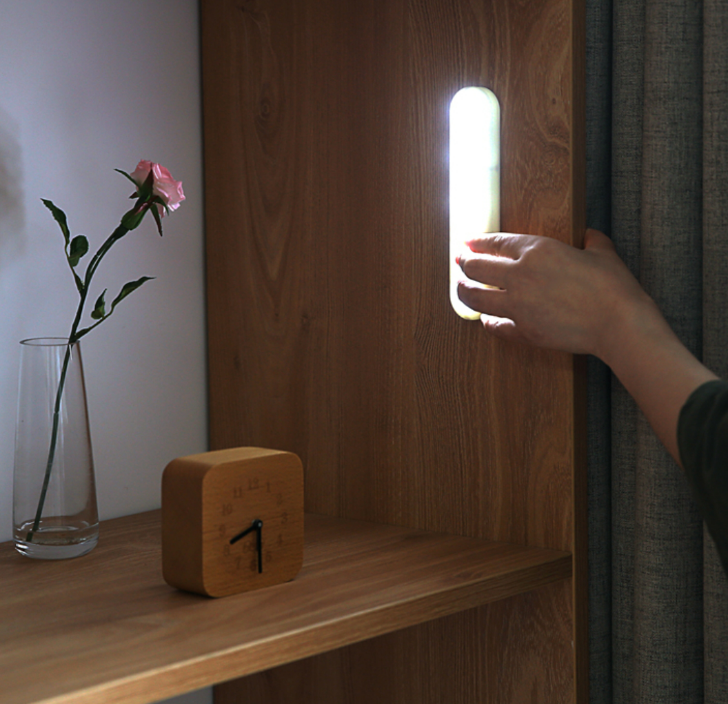 ワイヤレスLEDライト貼り付け可能、エネルギー効率がよい！