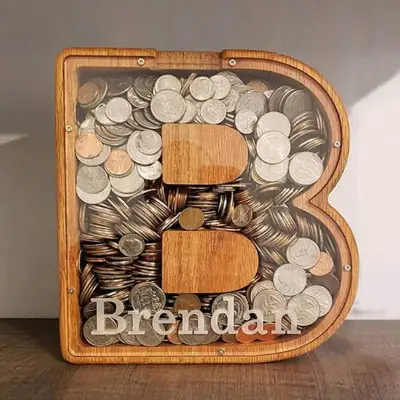 英語アルファベット貯金箱｜天然木材で作られたコイン箱、子供のお誕生日プレゼントに
