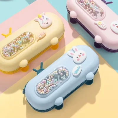Planowa ペンケース｜仕切り、スロット、メッシュポケットを備えたデザインで、カード、メモ、常に使うペンを分けて収納でき、小物が探しやすくなります。