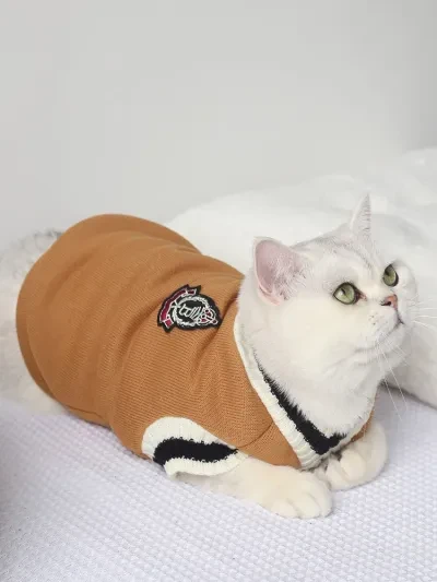 防寒 冬の猫服 ベスト式 かわいいペット服｜フワフワで良い手触り
