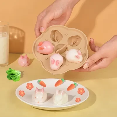 うさぎ製菓モールド│シリコントレイは焦げ付き防止です。生地がくっついてもくっつかないので、温水を使って簡単にお手入れできます。