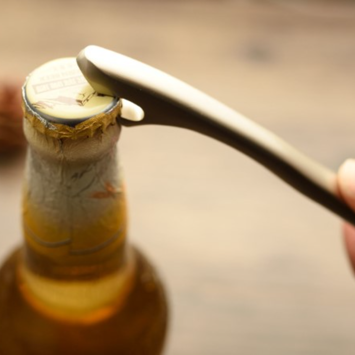 ボトルオープナー|ビンやボトルのフタを簡単に開けられる|undefined
