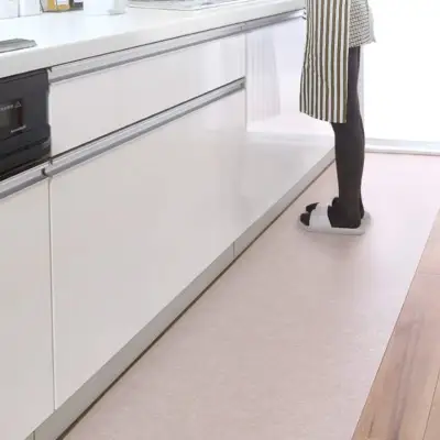 キッチンマット｜踏み心地がよく、足裏にかかる体重を分散し、調理の時、足腰の疲労を和らげることができます