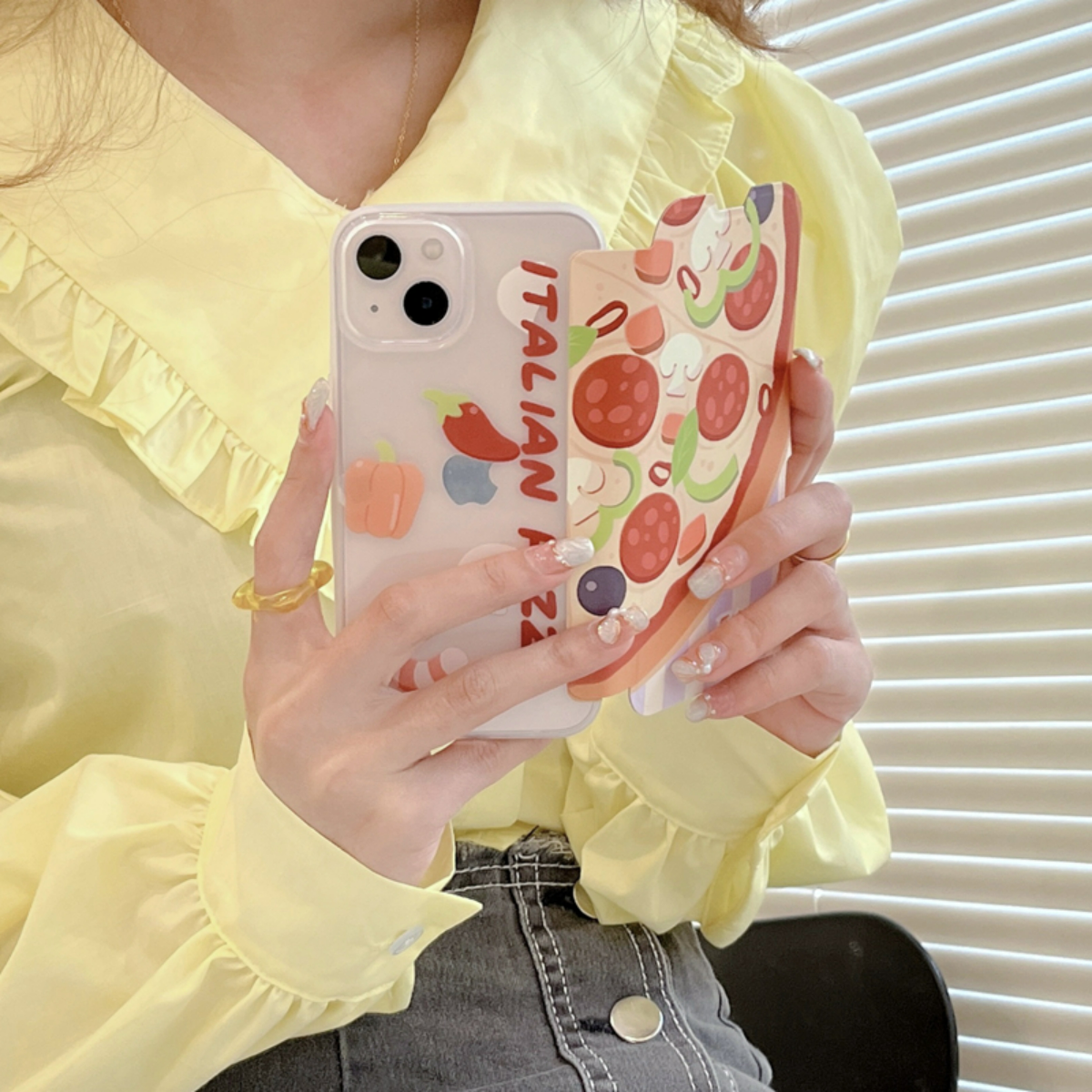 手帳型iPhoneケース｜大きな香ばしいピザが特徴的なスマホケースが登場(^^)|undefined