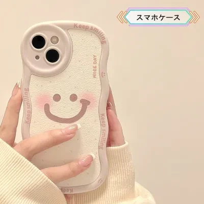 周りに波型デザインの大人可愛いレザー調iPhoneケース｜やさしいベールピンクとホワイトの組み合わせのバイカラーデザインはファッション性抜群！