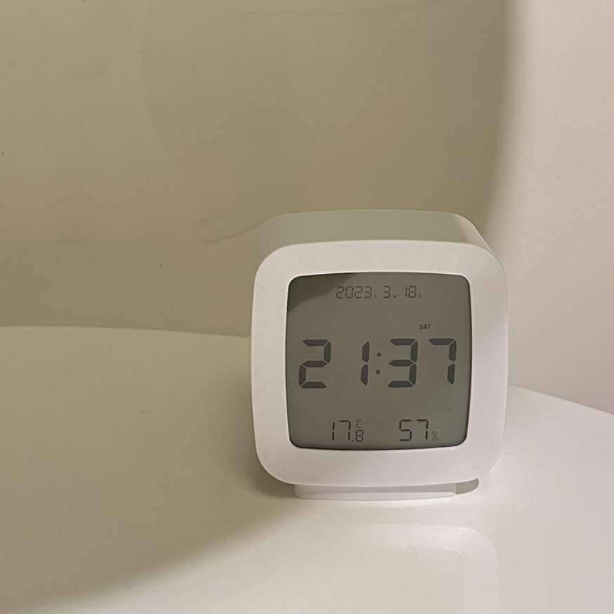 温度湿度モニタークロック｜シンプル　目覚まし時　スマート制御