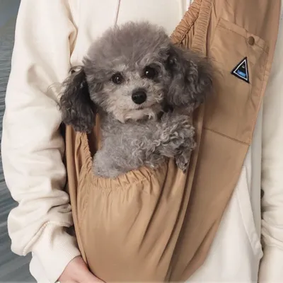 ペットのためのおしゃれなバッグ｜抱っこ紐 ナイロン生地で超軽量 肩に綿内蔵で減圧