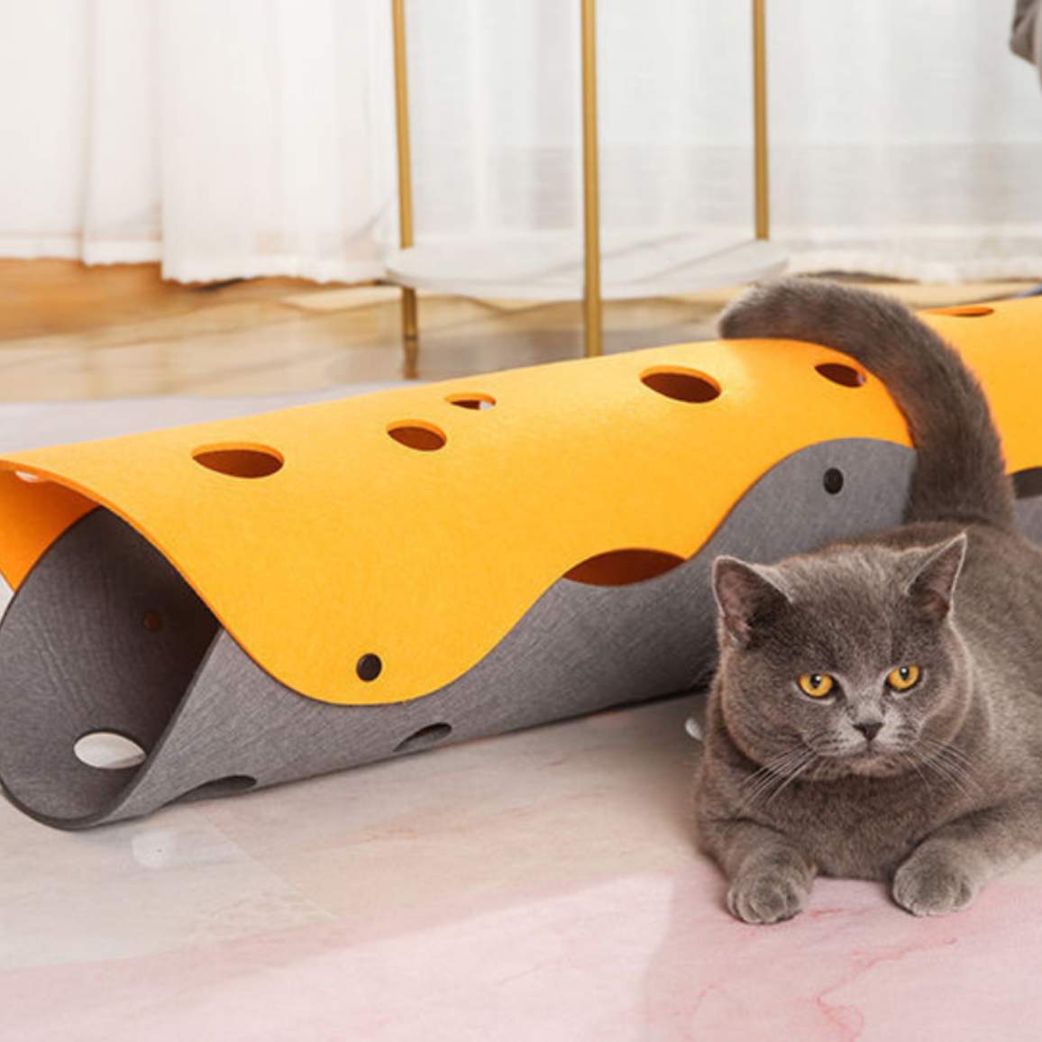 『飼い主さんにおすすめ！』折り畳み 猫ハウス｜2つのマットが簡単にねこハウスになるフェルト製トンネル ボタンで固定する
