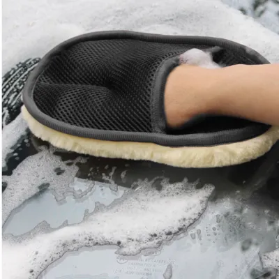 洗車手袋｜水を通さないので、寒い季節でも快適に洗車ができます。