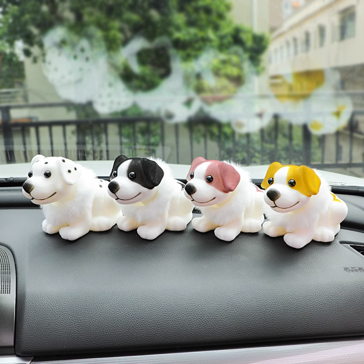 かーアクセサリー｜かわいいいぬの置物で車内がおしゃれに♪
