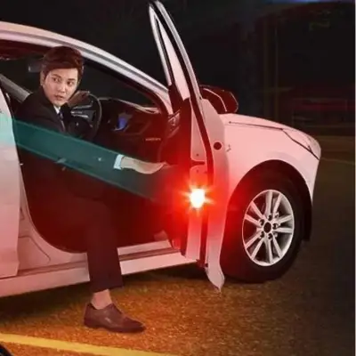 車用LEDライト｜事故や衝突を避ける為に、後方の車両や歩行者に注意喚起します。カーアクセサリー・車用品・センサーライト・LEDライト