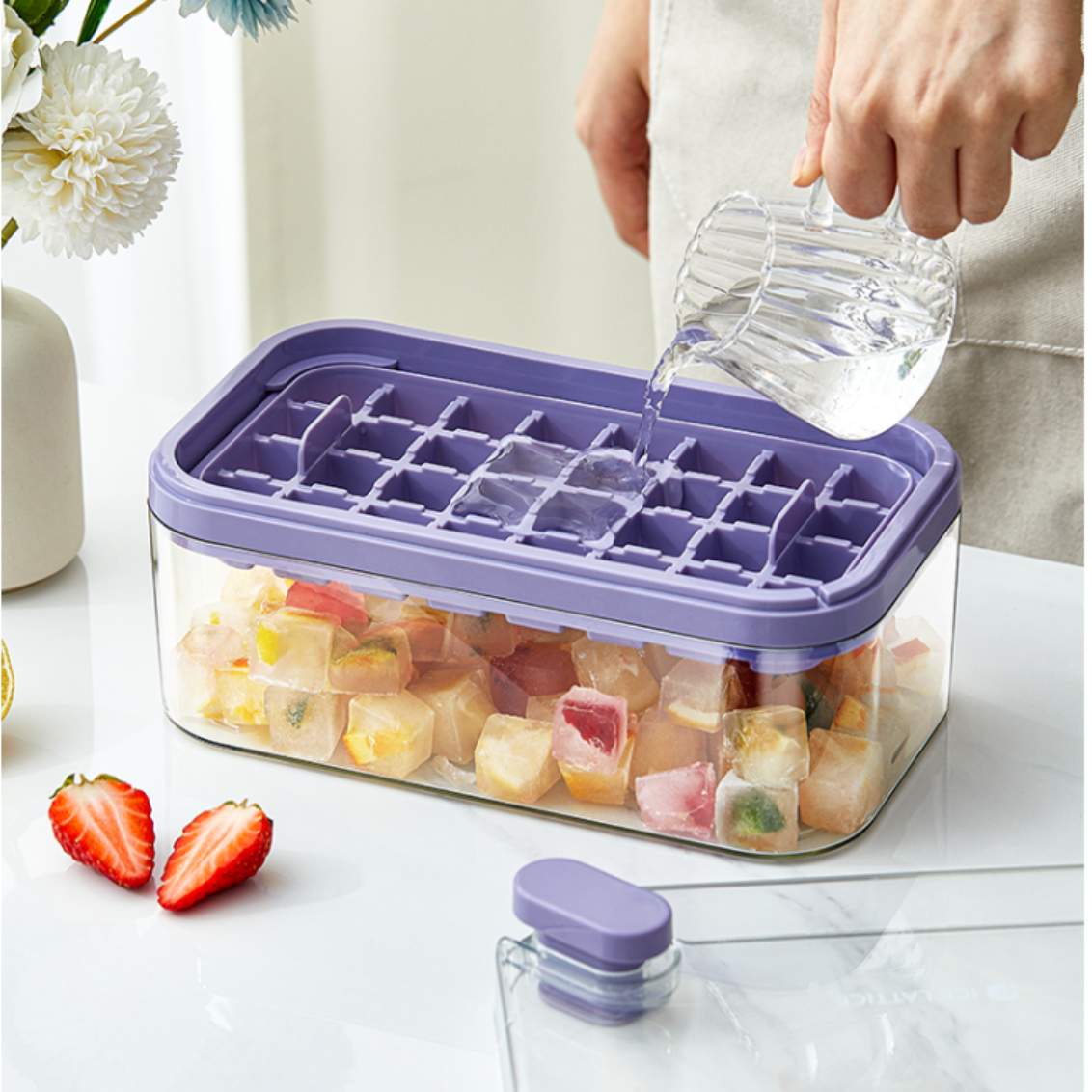 「一押しでアイスを取り出す」超便利な製氷皿｜貯氷皿付き 手間を省する