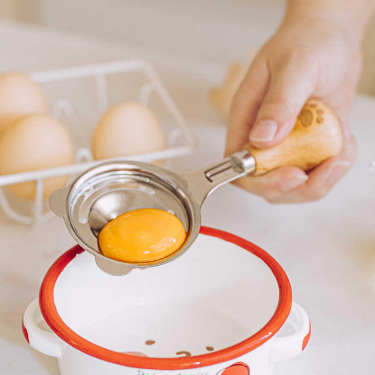 【樹可】卵黄分離器｜ベビーフードや離乳食に使用するための卵、卵黄、卵液を分ける器　　漏れを防ぐ　立ち式